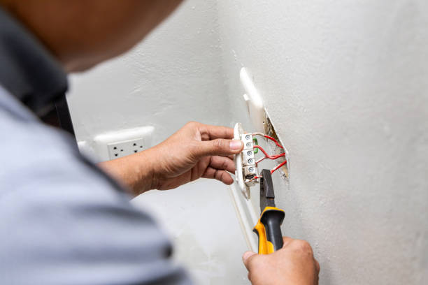 Best Emergency Electrical Repair  in Oconto, WI